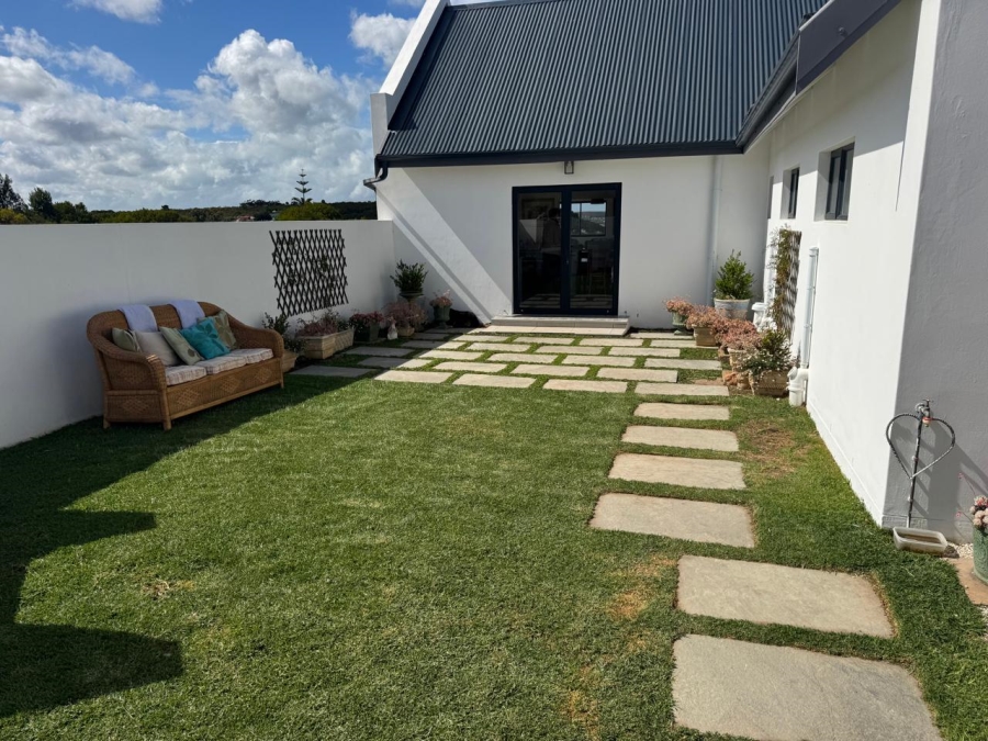 2 Bedroom Property for Sale in Stilbaai Oos Western Cape